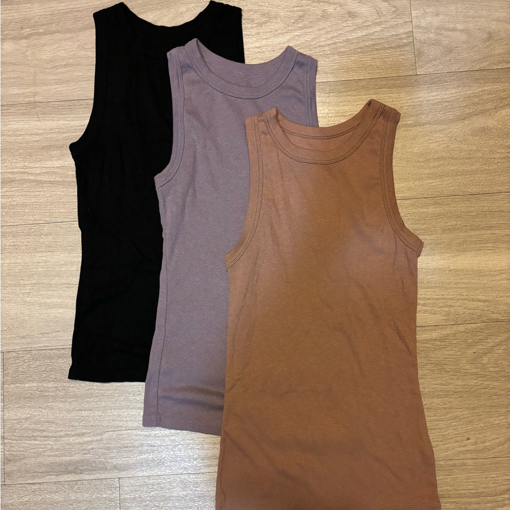 Set of three sleeveless tank tops from target size small